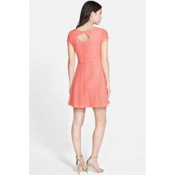 Jessica Simpson Women Lace Mini Dress Cutout Front Keyhole Peach Size Medium - Picture 2 of 11